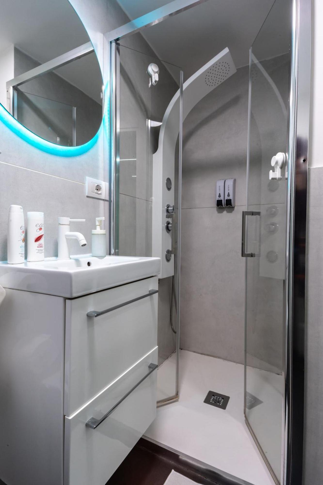 ナポリ Skyhouse Duomo Bed & Breakfast エクステリア 写真