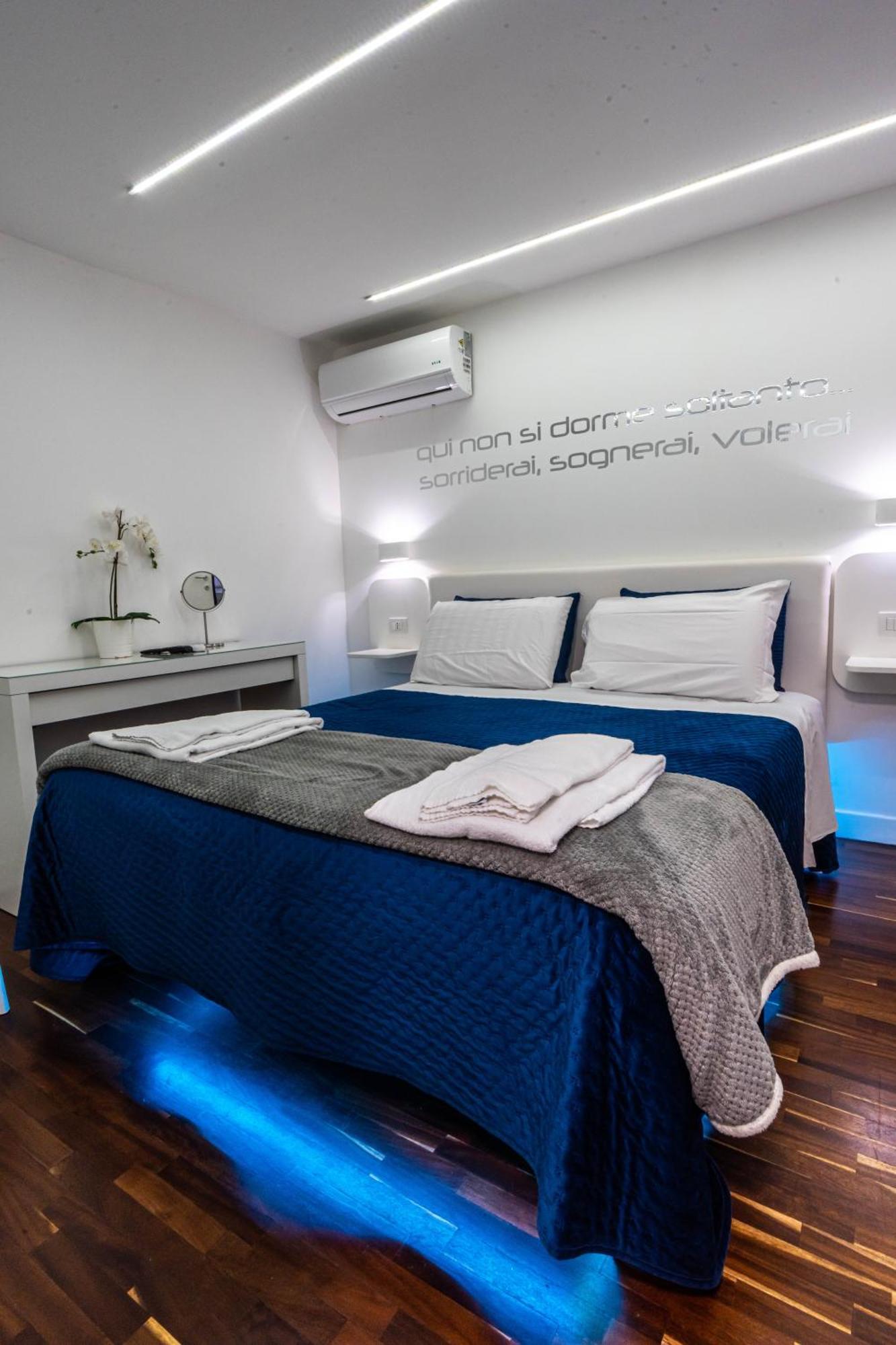 ナポリ Skyhouse Duomo Bed & Breakfast エクステリア 写真